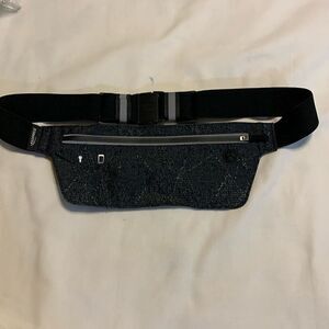 Waist belt gray/black for runners/athletes.  Holds phone/keys, etc